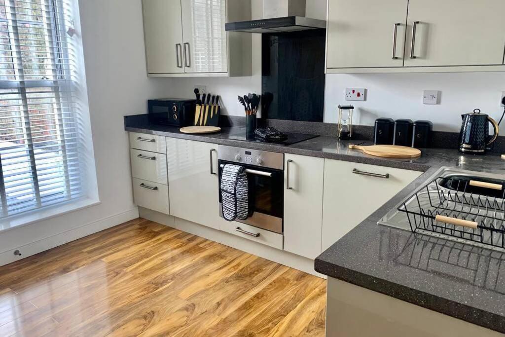 Luxury, Centrally Located 2 Bed Modern Apartment Γκρέιτ Γιάρμουθ Εξωτερικό φωτογραφία